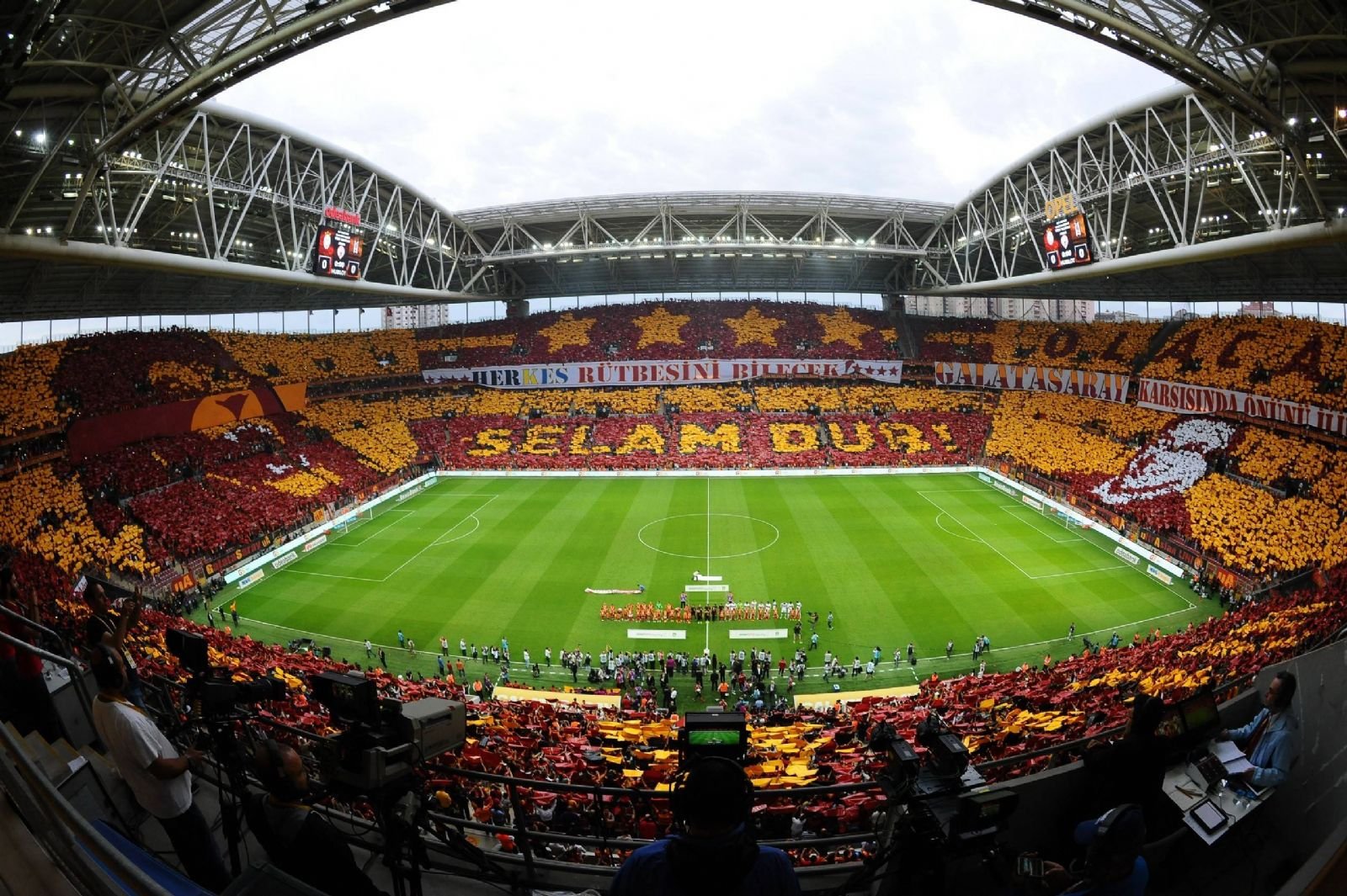 Türk Telekom Arena - 52.600