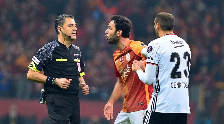 Selçuk İnan ıslıklandı!