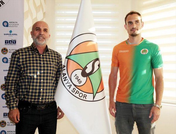 Carlos García - 32 yıl 08 ay 30 gün