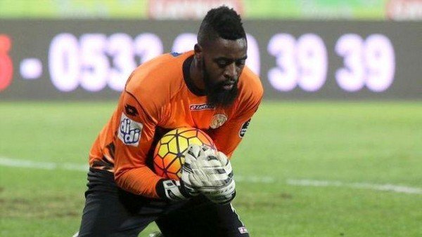 Charles Itandje - 34 yıl 03 ay 11 gün