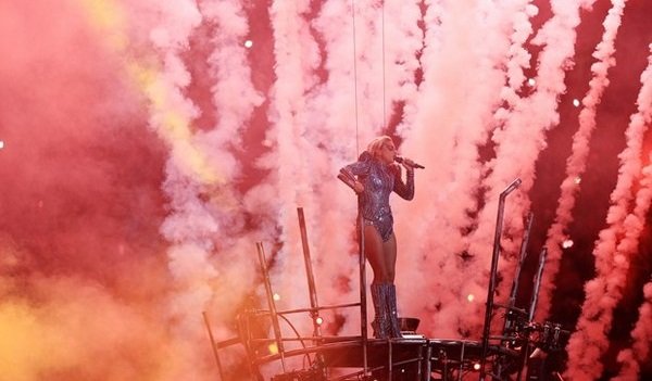 Lady Gaga Super Bowl'a damga vurdu