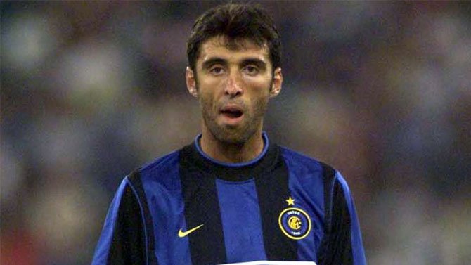 18. Hakan Şükür Inter 6,5 milyon euro