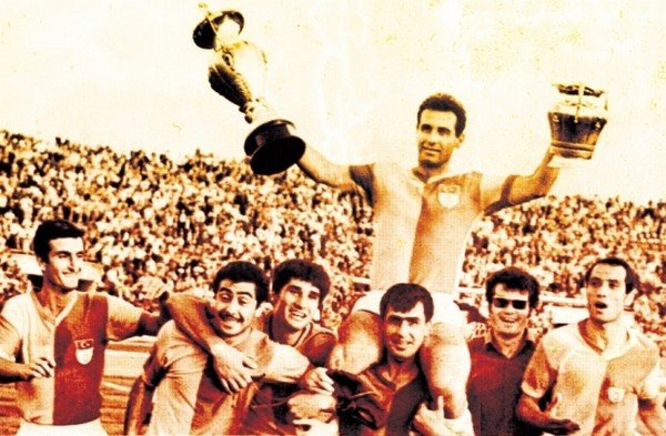 Avrupa kupaları maçlarında hat-trick yapan ilk Türk oyuncu olması.