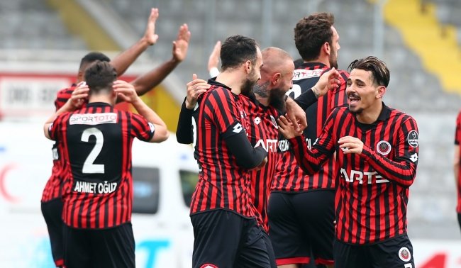 12 - Gençlerbirliği - Yaş ortalaması: 27,0