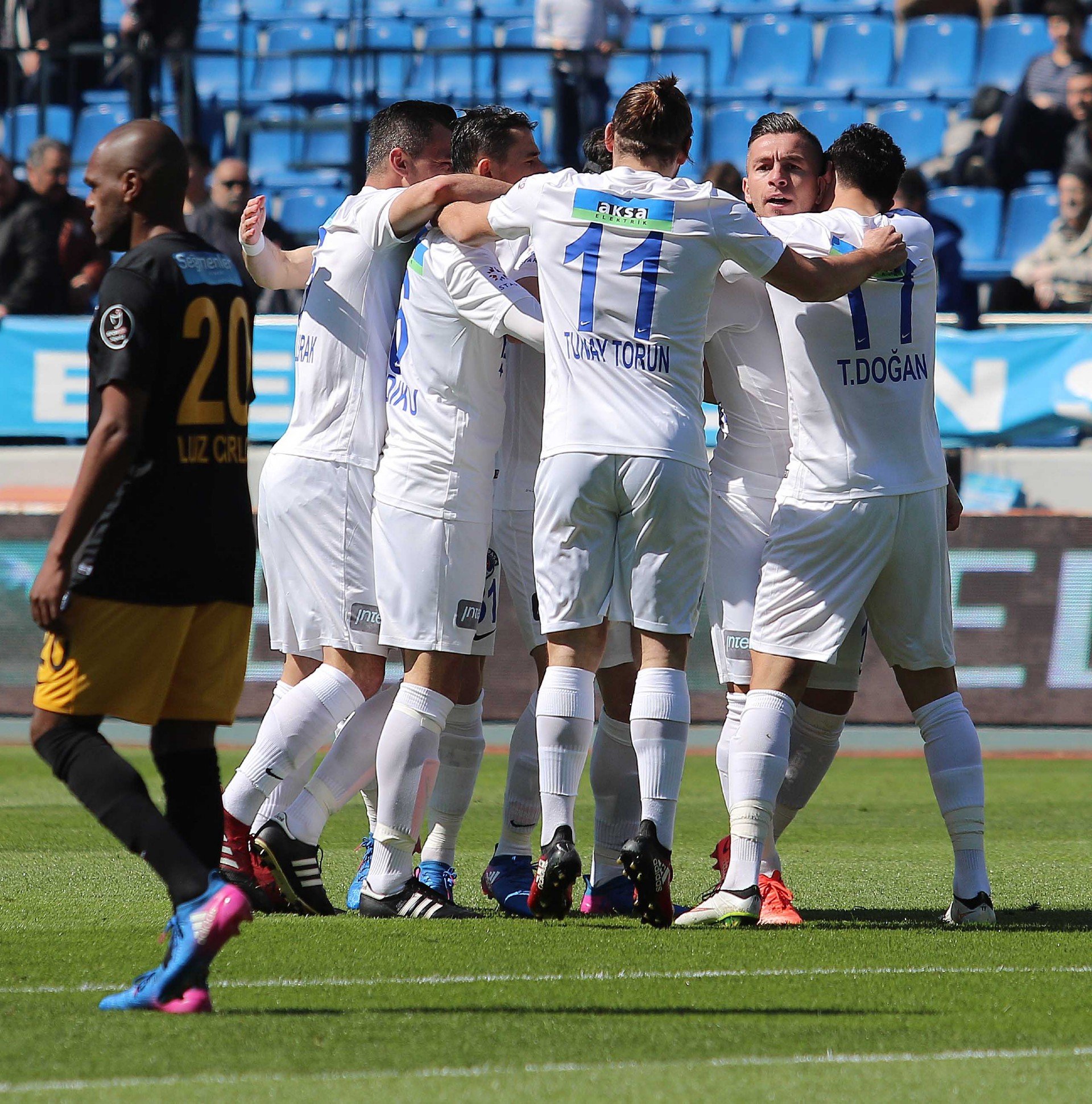 16 - Kasımpaşa - Yaş ortalaması: 25,9