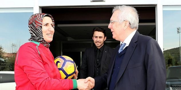 49’luk ’star’ Azize Ay idmanda