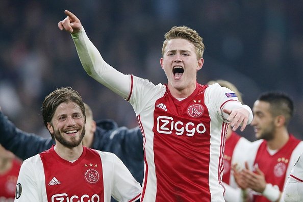4-DE LIGT (Ajax)
