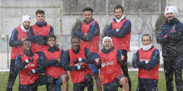 5 futbolcu yine kart sınırında.