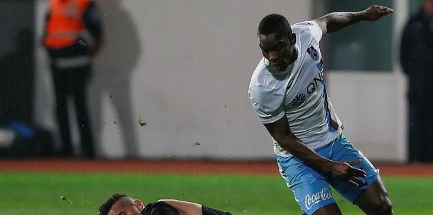 5 oyuncu hasta hasta oynamış.