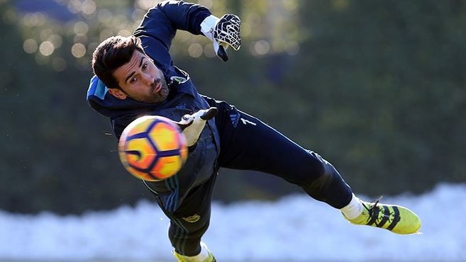  Fenerbahçeli Volkan Demirel’e Azerbaycan’dan teklif