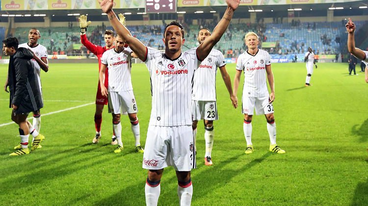 Adriano - Beşiktaş