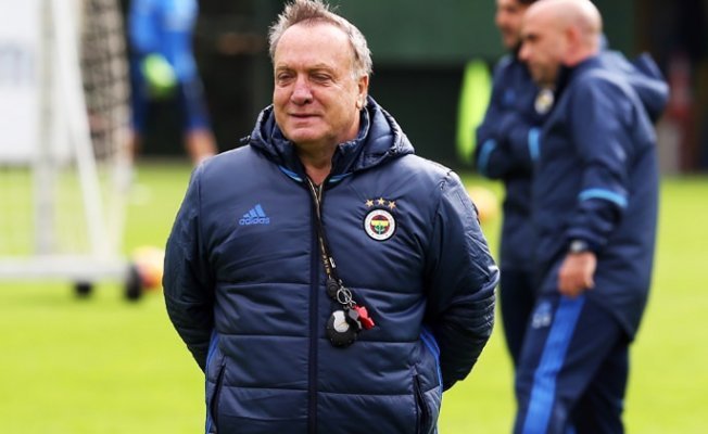 Advocaat, orta sahaya yoğunlaştı