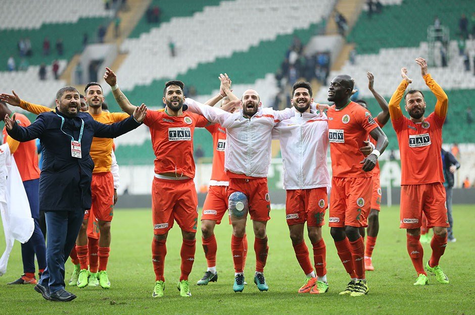 ALANYASPOR: GÖRDÜĞÜ KIRMIZI KART: 3 - RAKİPLERİNİN GÖRDÜĞÜ KIRMIZI KART: 2