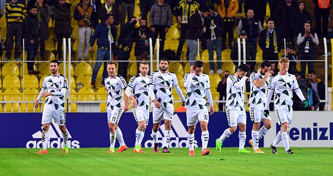 ATİKER KONYASPOR: GÖRDÜĞÜ KIRMIZI KART: 2 - RAKİPLERİNİN GÖRDÜĞÜ KIRMIZI KART: 4