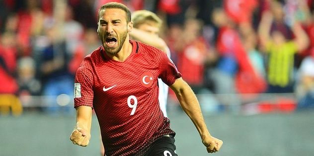 Cenk Tosun boş geçmiyor