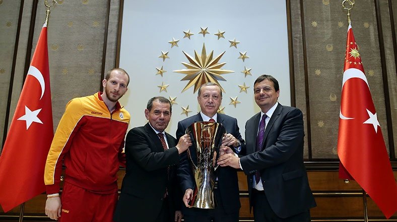 Cumhurbaşkanı’ndan Hakan Şükür ve Arif Erdem’in ihracına ilişkin ilk açıklama!