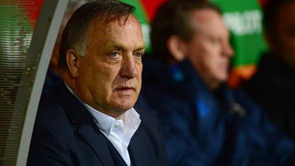 Dick Advocaat ekibiyle ülkesine gitti