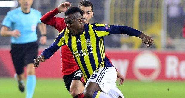 Emenike hocayı iyice bıktırmış.