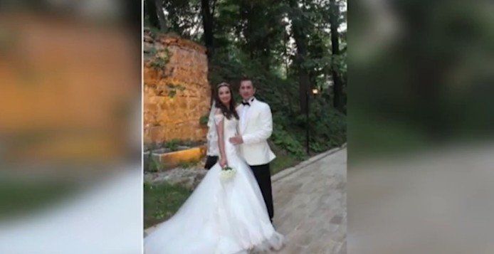 Emre Aşık'ın eşi tekme tokat kavga etti