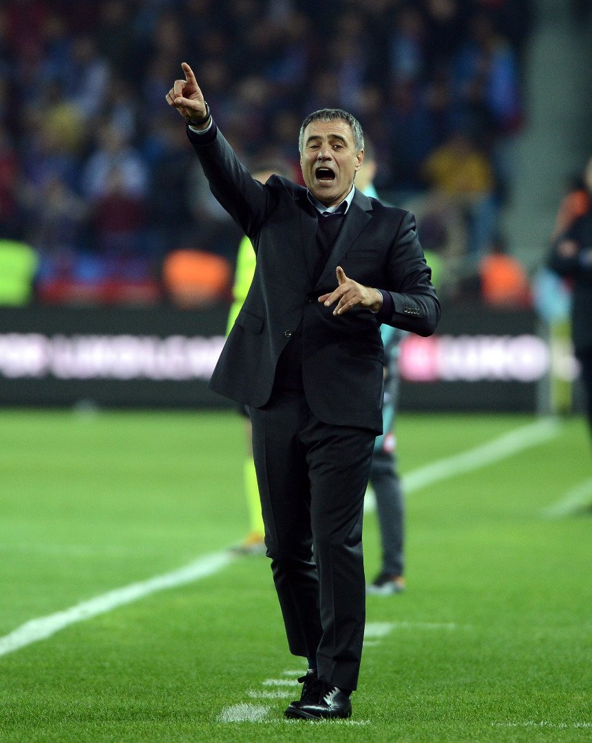 Ersun Yanal nişanlandı.
