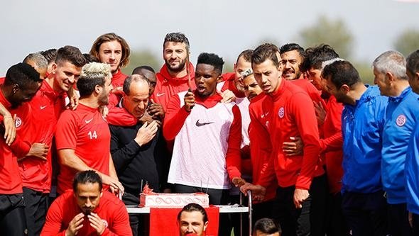 Eto'o'yu kızdıran doğum günü kutlaması