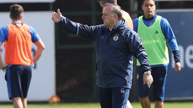 Fenerbahçe idmanında başkan Aziz Yıldırım sürprizi