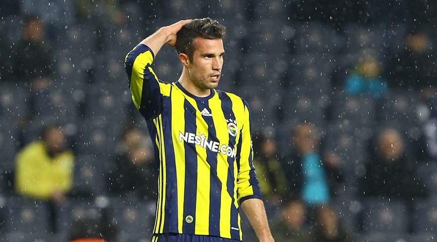 Fenerbahçe yıldız oyuncusu Van Persie’ye takım arıyor!