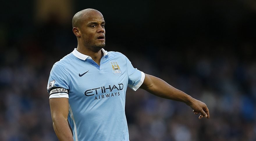 Galatasaray Manchester City’nin yıldızı Kompany’ye kancayı taktı