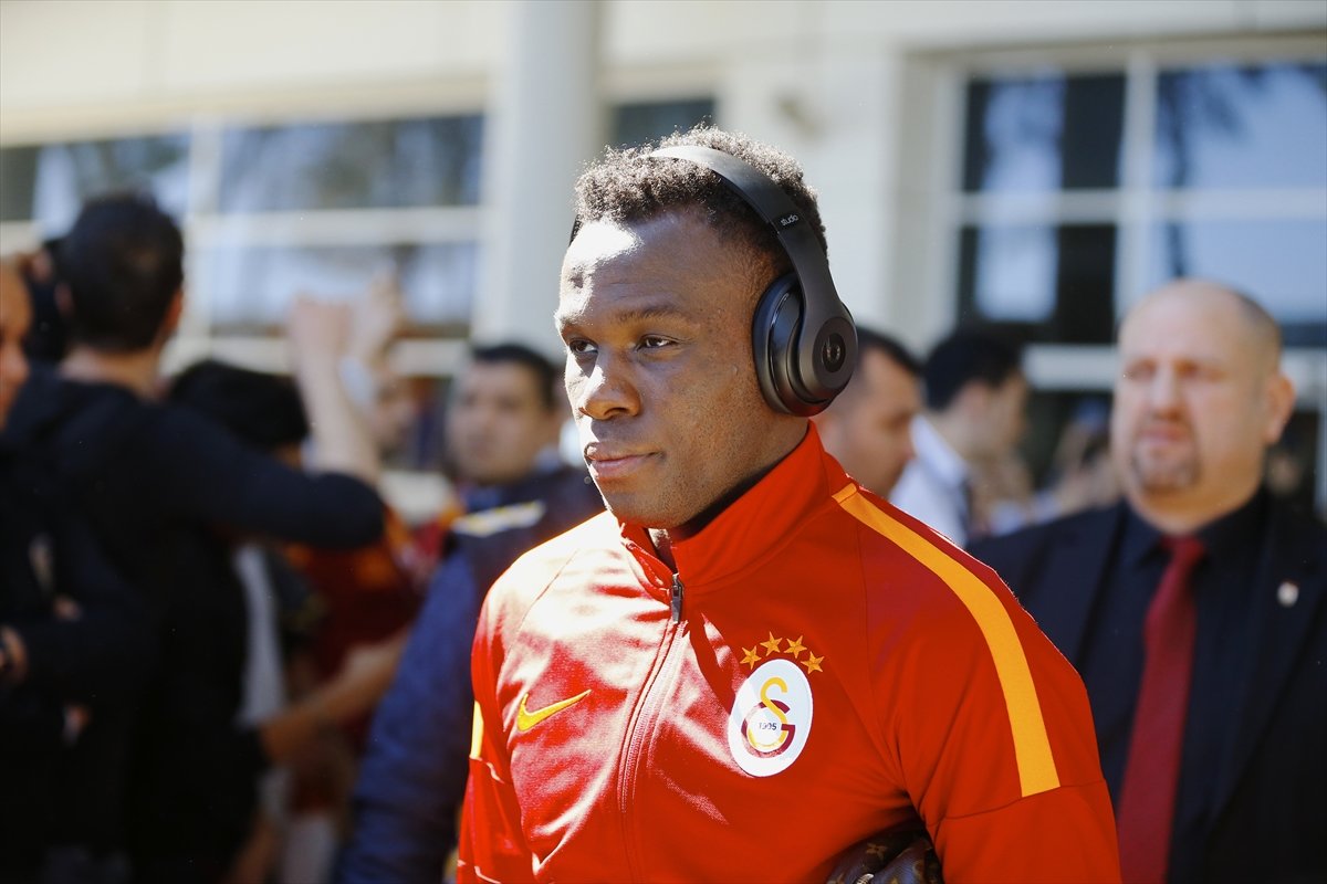 'Galatasaray'a Antalya'da protestolu karşılama