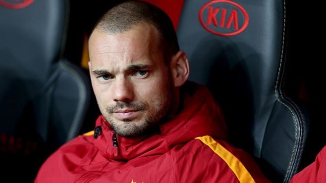 Galatasaray’ın eski başkanı: Sneijder göbek yapmış!