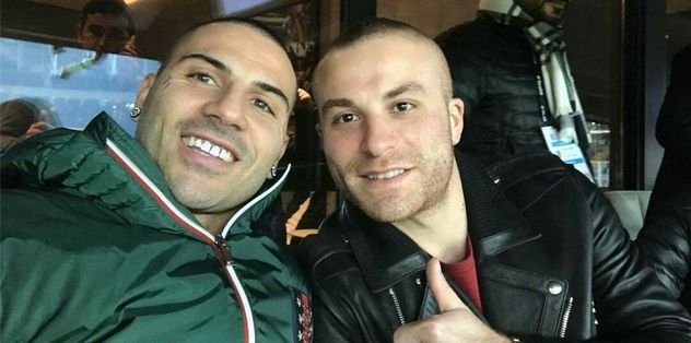 Gökhan Töre tribünde.