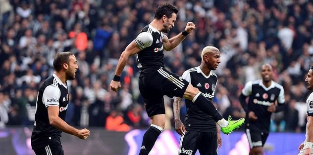 Herkes elinden geleni yapıyor.