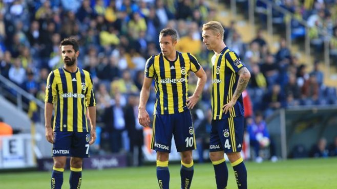 Kjaer, Van Persie ve Fernandao satılık.