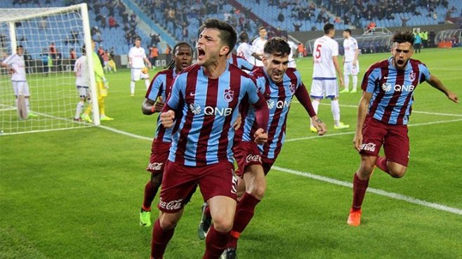 Okay imza atıyor.
