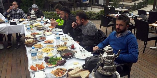 Onur’dan kahvaltı.