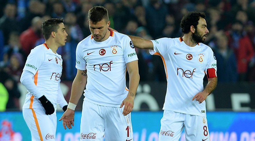 Podolski kafada bitirmiş!