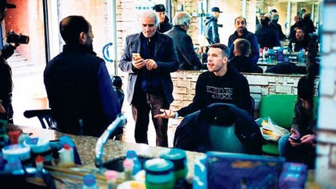 Podolski semt berberinde!