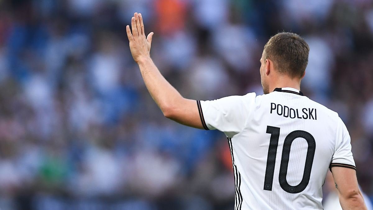 Poldi'ye takım arkadaşlarından duygu yüklü mesajlar!
