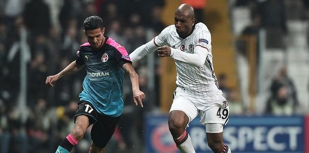 Ryan Babel’den RvP’li gönderme.
