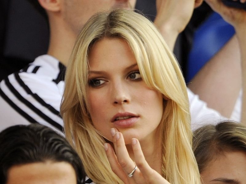 Sarah Brandner (Bastien Schwanstieger)
