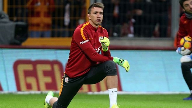 Tudor’dan Muslera’ya: Frikik golü yersen yemekler senden