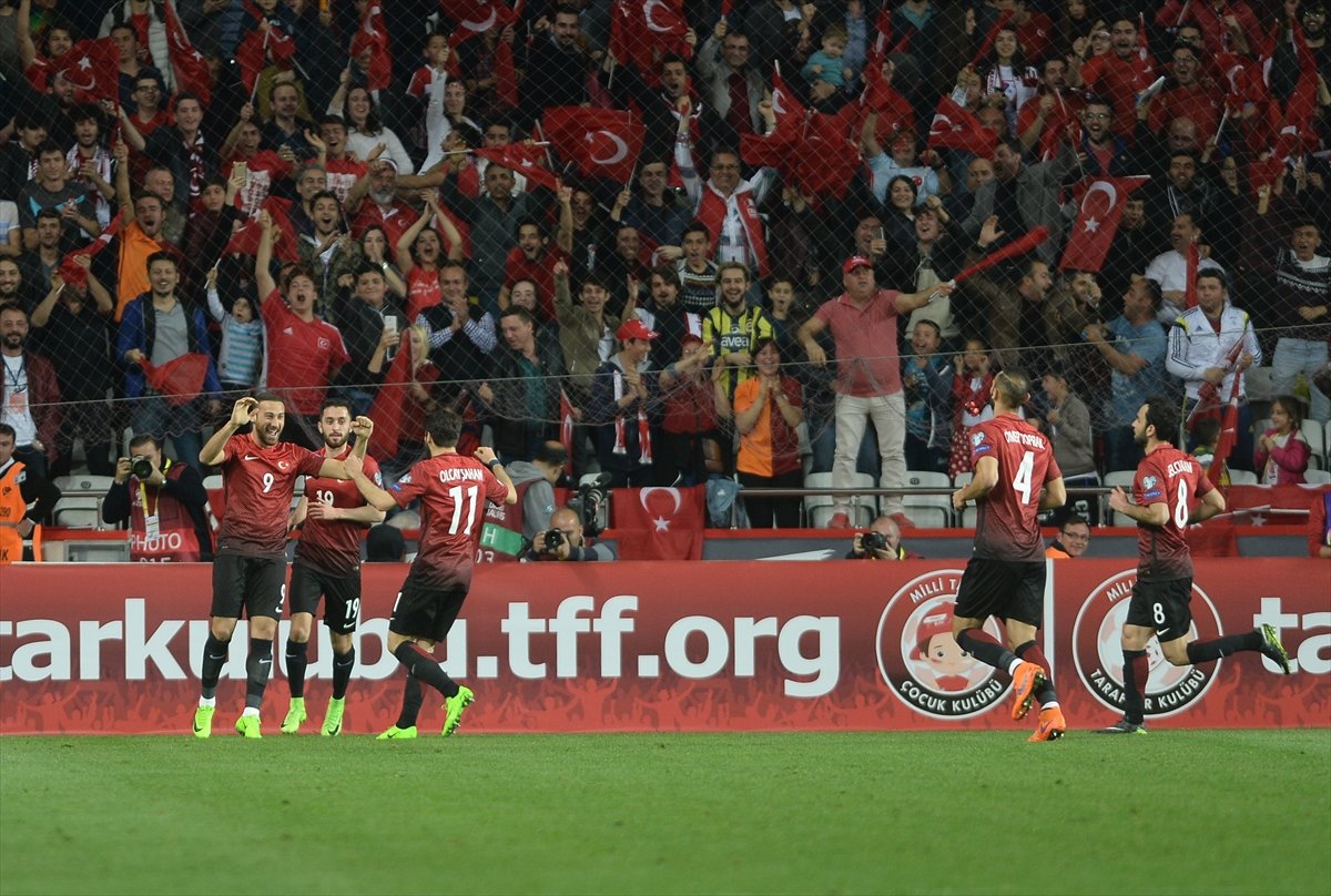 Türkiye 2-0 yazar yorumları