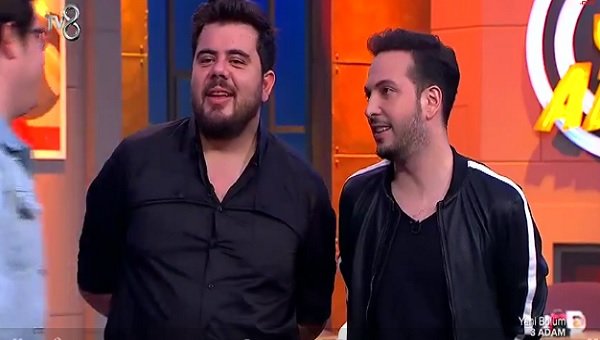 TV8 3 Adam İbrahim Büyükak'ın İlhan Mansız'ın yürüyüşüyle dalga geçmesi büyük tepki gördü