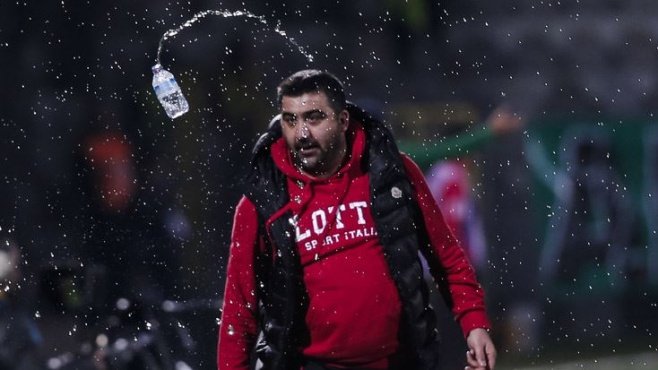 Ümit Özat: Bükemediğin bileği öpeceksin