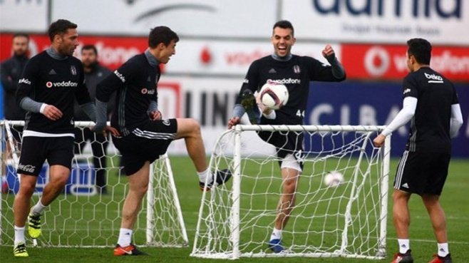 Veli ve Rhodolfo için söz kestiler.