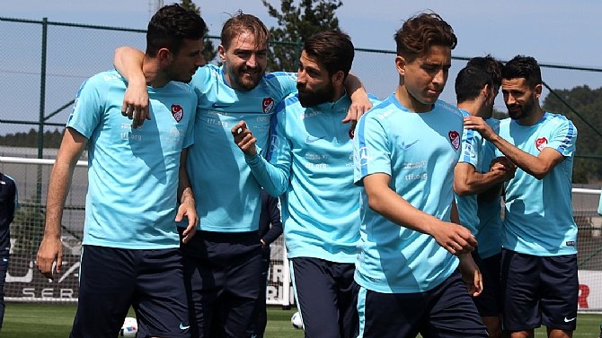 6) Ozzie ve Caner kalacak mı?