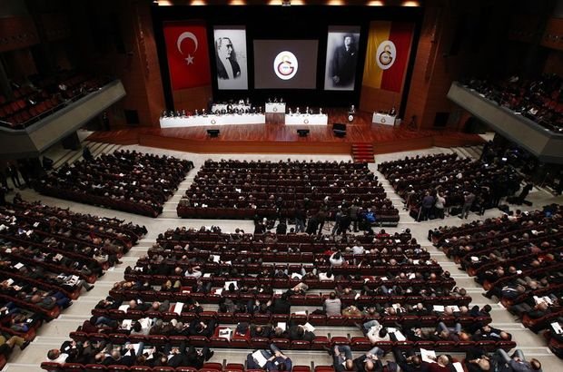 '​​Galatasaray'da tarihi üyelik kararı!