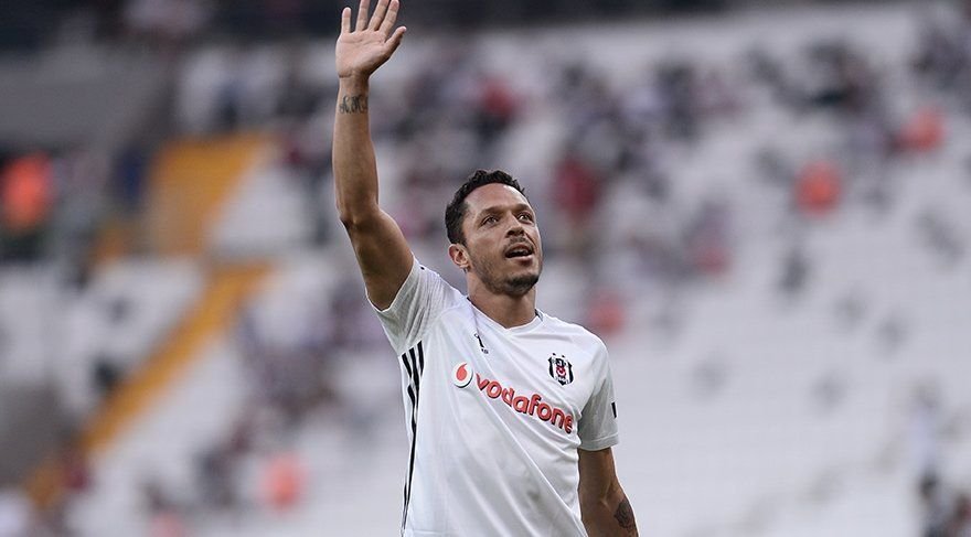 ADRIANO CORREIA CLARO