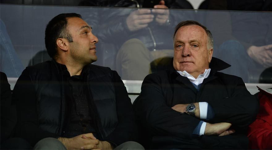 Advocaat, Başakşehir-G.Saray maçında notlarını tuttu
