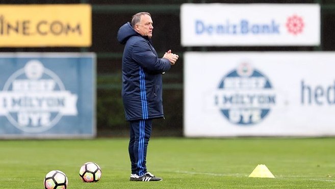 Advocaat’tan oyuncularına mesaj: Tarih yazın!